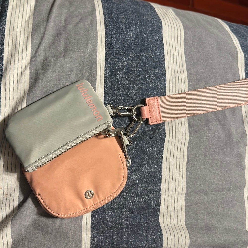 lululemon wrist wallet